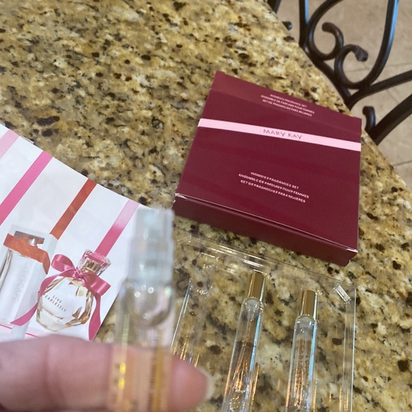 Mary Kay women's Fragrance Set -New - Picture 3 of 3